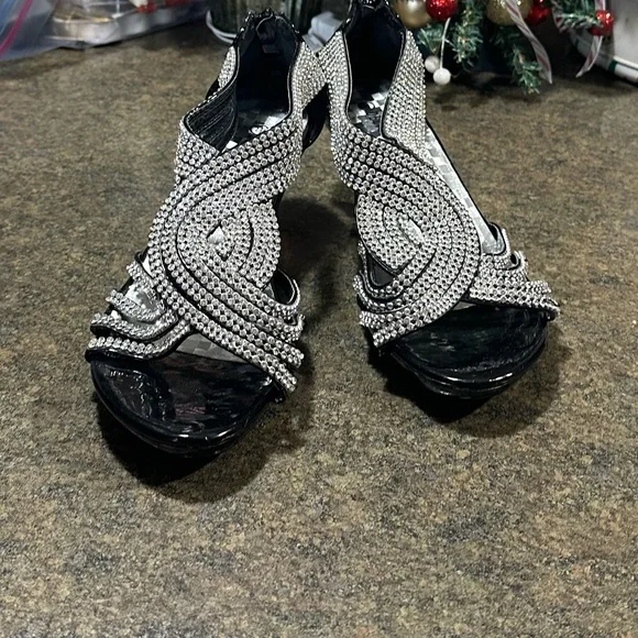Delicacy Rhinestone Embellished Zippered Black Heels size 8 - Picture 3 of 8